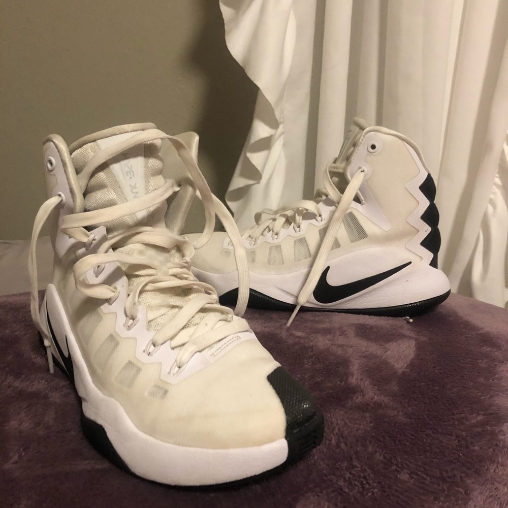 Nike hyperdunk basketball shoes